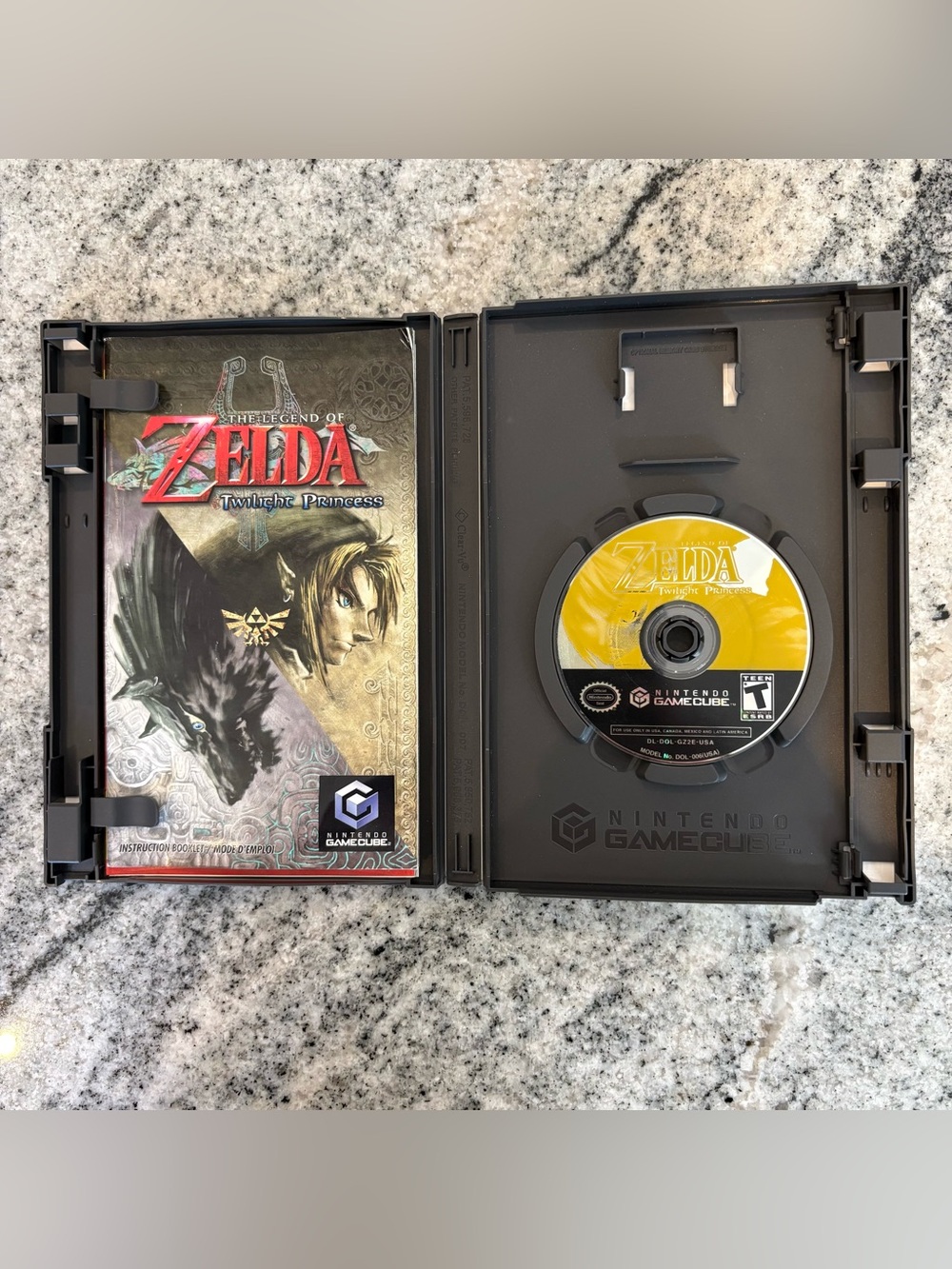The Legend of Zelda: Twilight Princess (Nintendo GameCube, 2006) CIB - Tested! - Picture 4 of 10